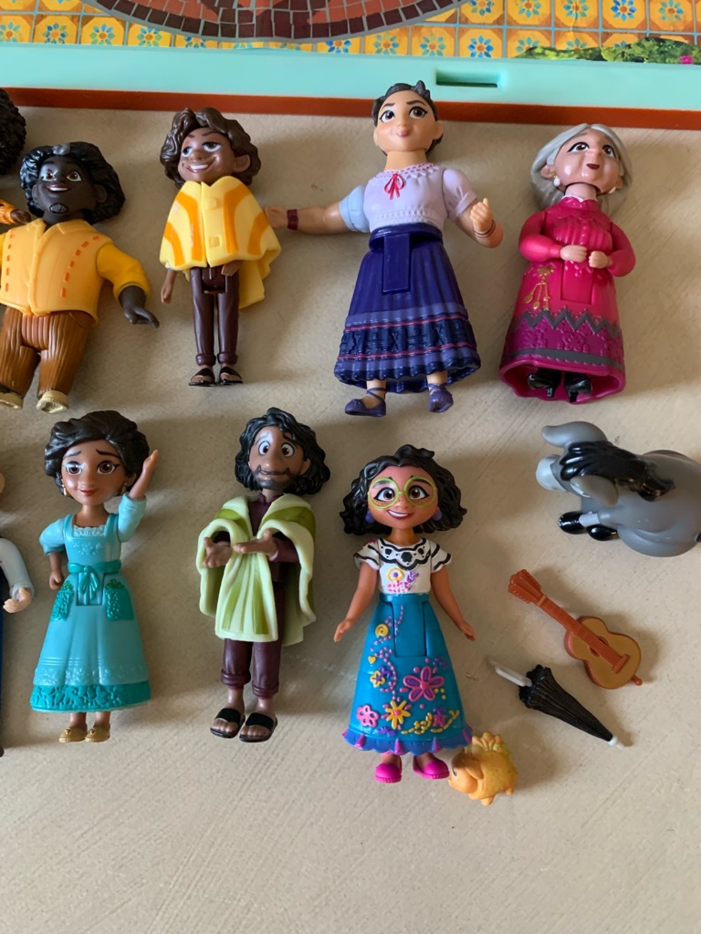 Encanto Madrigal Dollhouse Playset with Rainbow Cloud, Furniture, 13 figures + - Picture 10 of 14